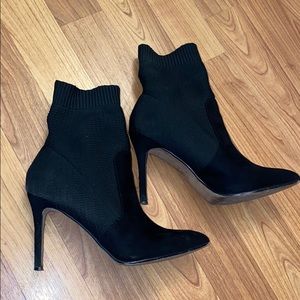 Rouge booties